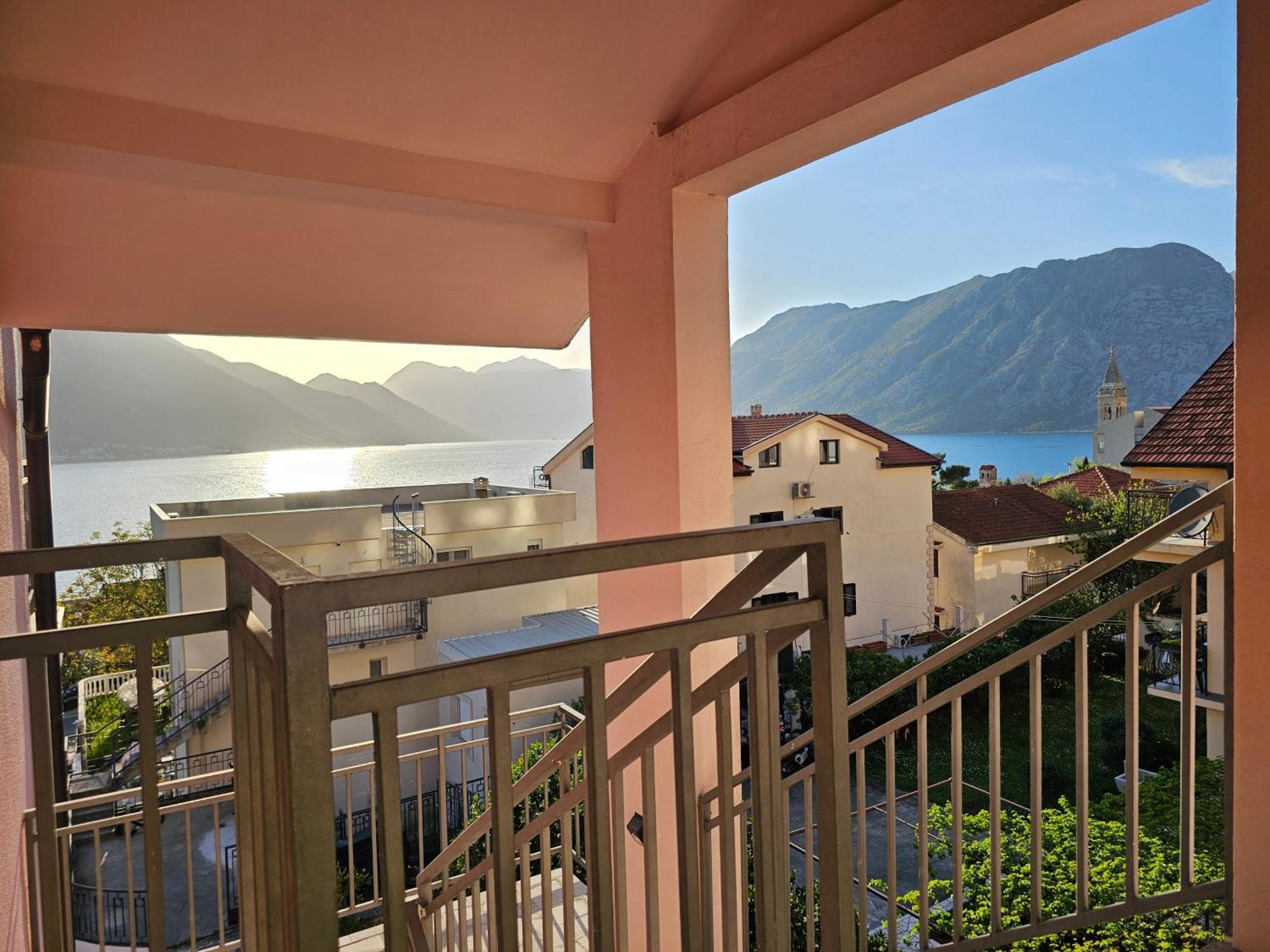 Апартаменты Modern Seaside Escape - Stunning Sea View - Private & Stylish Котор Экстерьер фото