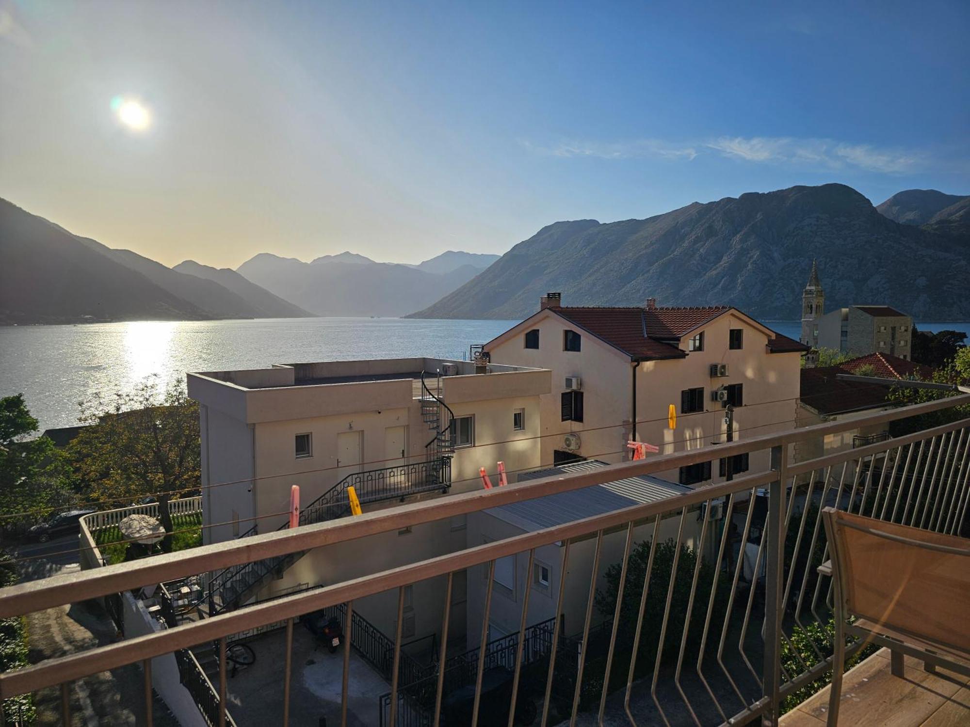 Апартаменты Modern Seaside Escape - Stunning Sea View - Private & Stylish Котор Экстерьер фото