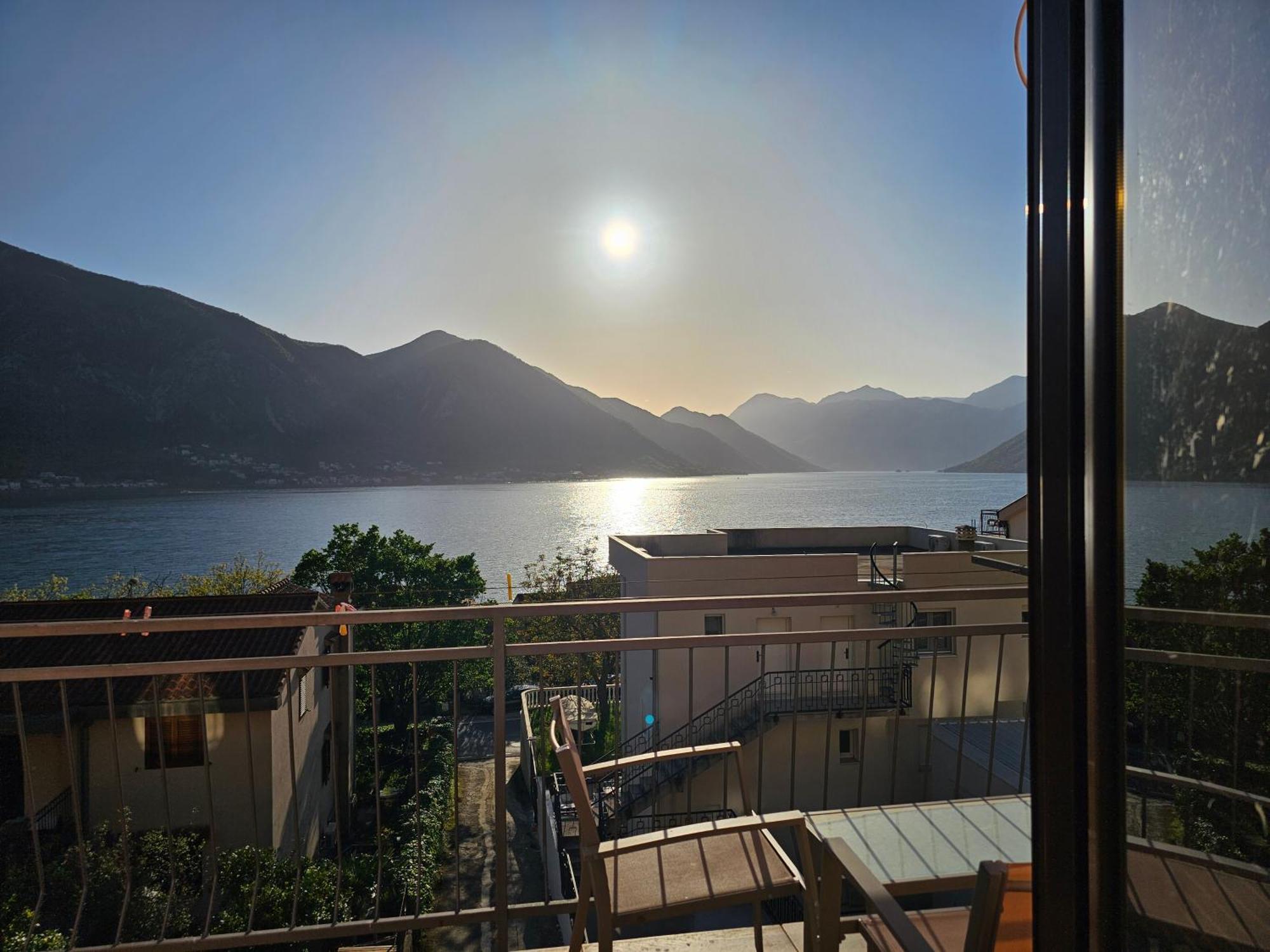 Апартаменты Modern Seaside Escape - Stunning Sea View - Private & Stylish Котор Экстерьер фото