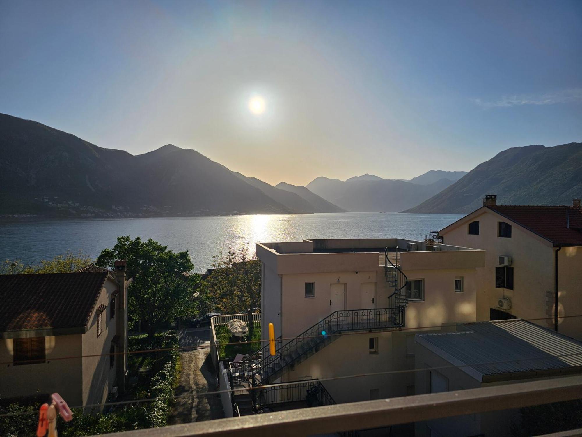 Апартаменты Modern Seaside Escape - Stunning Sea View - Private & Stylish Котор Экстерьер фото